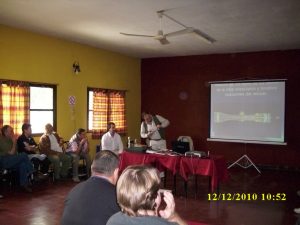 IMAGEN DEL AUTOR , EN LA CONFERENCIA BRINDADA EN LA CIUDAD DE ROSARIO, ORGANIZADA POR EL CEsBa Rosario