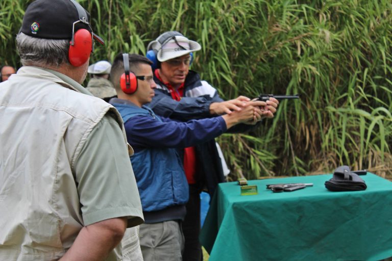 PRACTICA CON ARMAS CORTAS